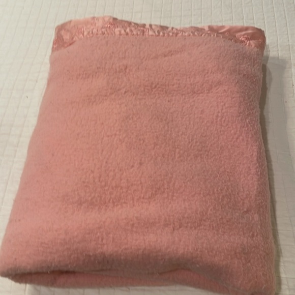 Vintage pink wool blanket satin floral edge 64x92” extra long twin size college